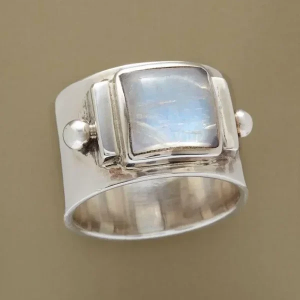 Vintage Tibetan Moonstone Big Healing Crystal Rings for Women Boho Antique Indian Moonstone Ring Fine Jewelry Girls Ladies Gifts